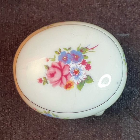 Vintage Small Floral Trinket Box on 3 Legs Made in Japan - Picture 5 of 11